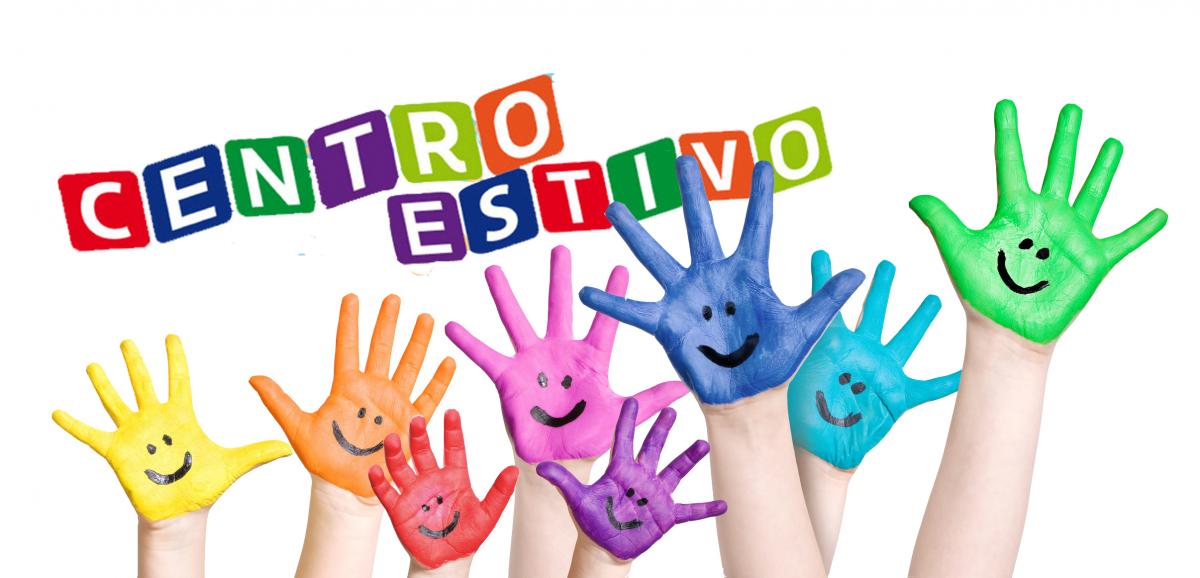 Manine alzate di Bambini colorate di vari colori con la Scritta Centro Estivo